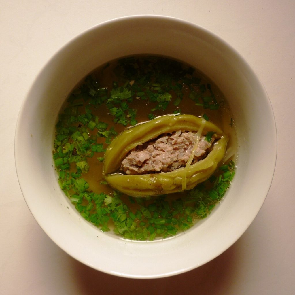 Canh khổ qua nhồi thịt — ảnh chụp minh họa món ăn, không khẳng định chụp tại địa phương/quán cụ thể.